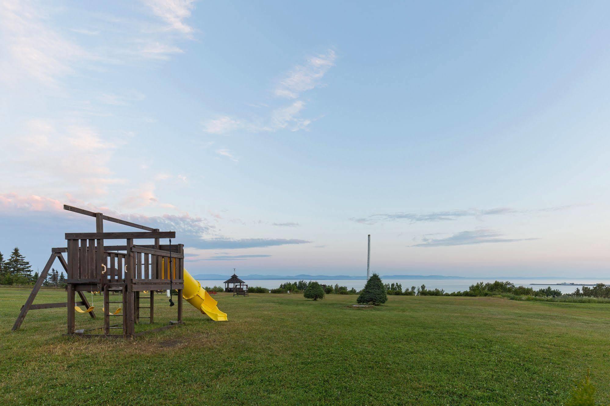 Motel Au Fleuve D'Argent Rivière-du-Loup Exterior foto