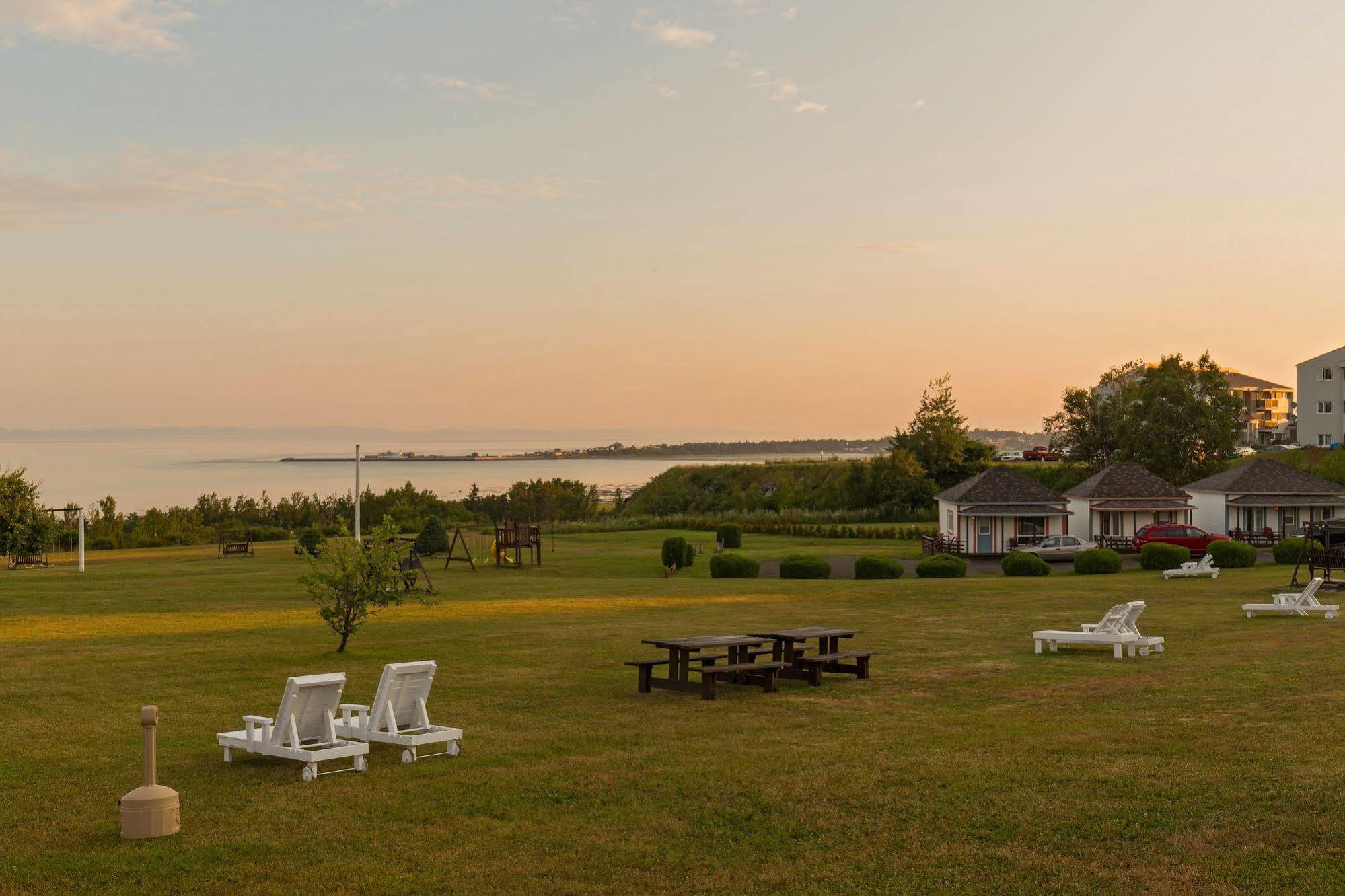 Motel Au Fleuve D'Argent Rivière-du-Loup Exterior foto