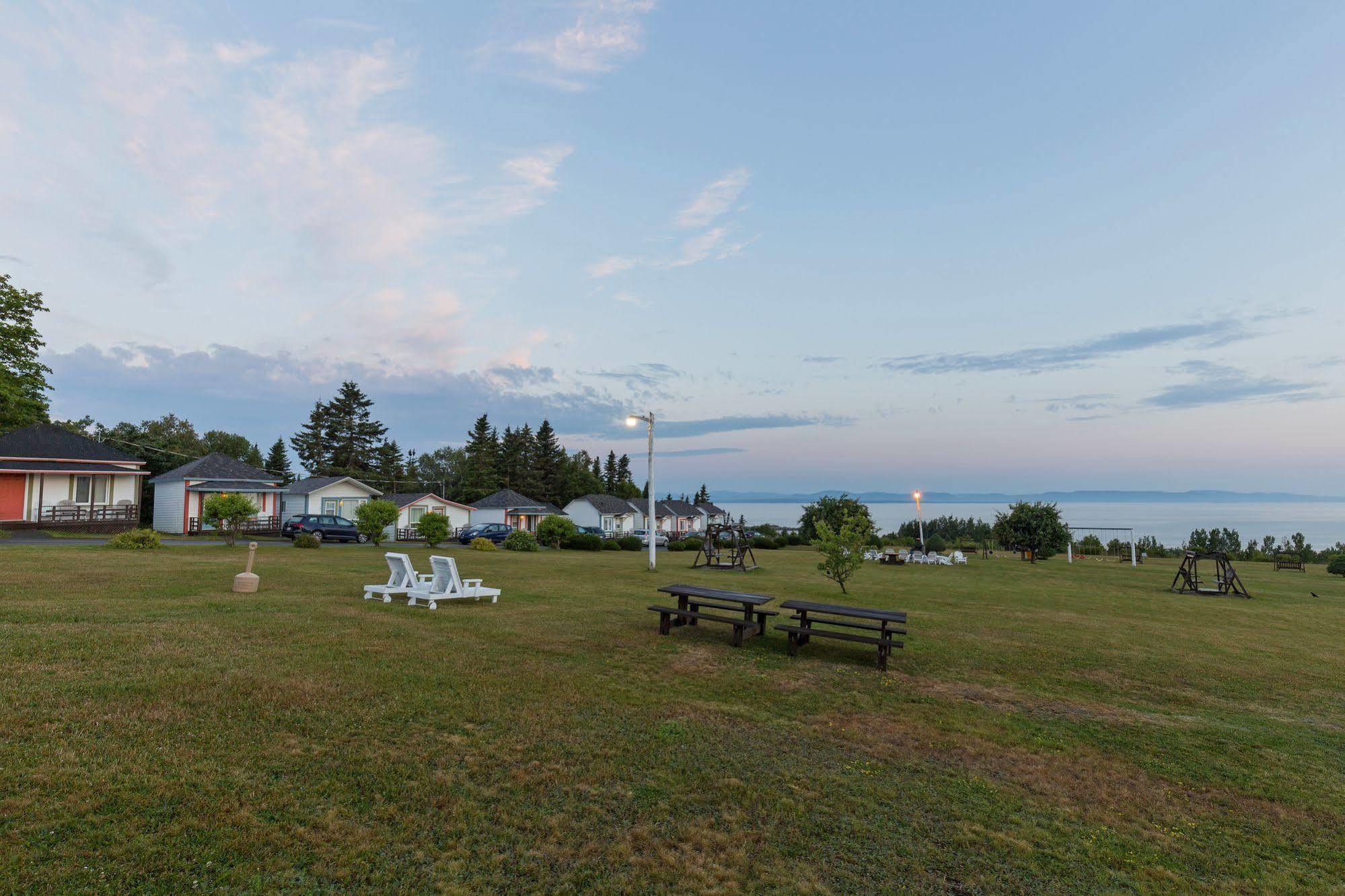 Motel Au Fleuve D'Argent Rivière-du-Loup Exterior foto